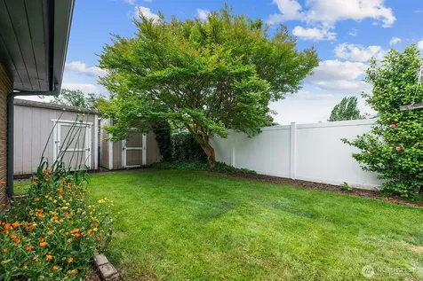 827 N 1st Street Renton WA 98057