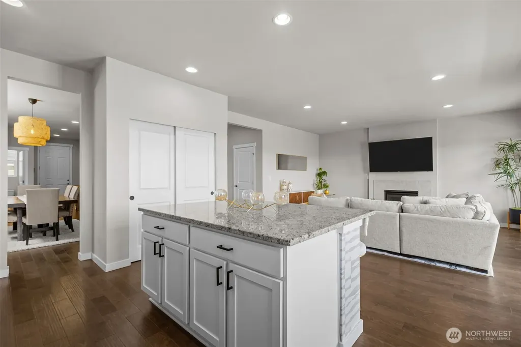 19042 123rd Avenue SE Renton WA 98058