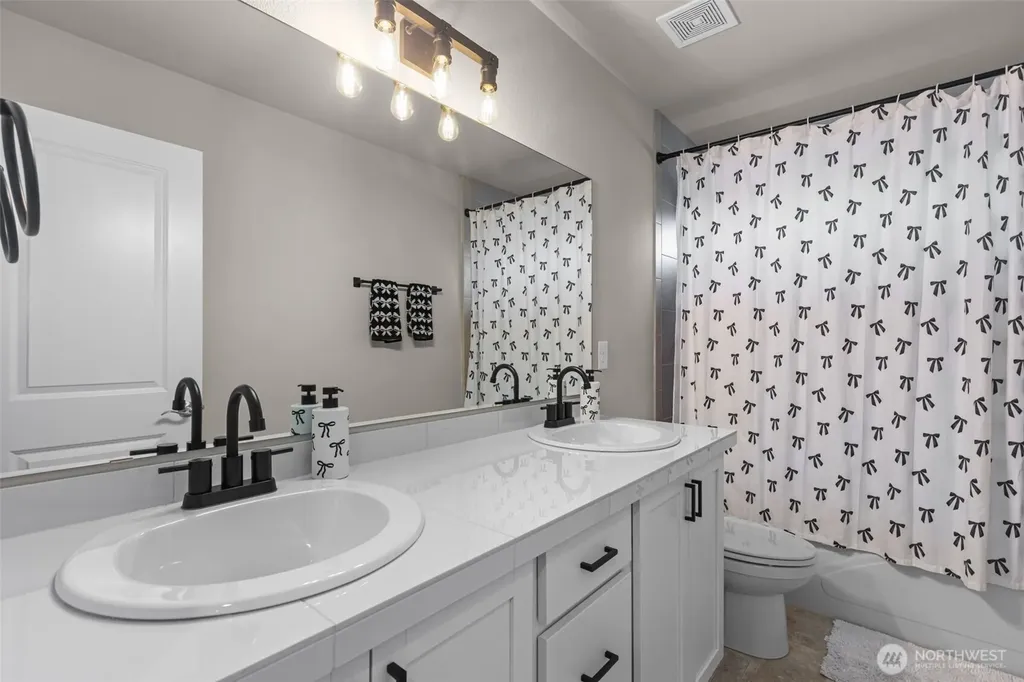 19042 123rd Avenue SE Renton WA 98058