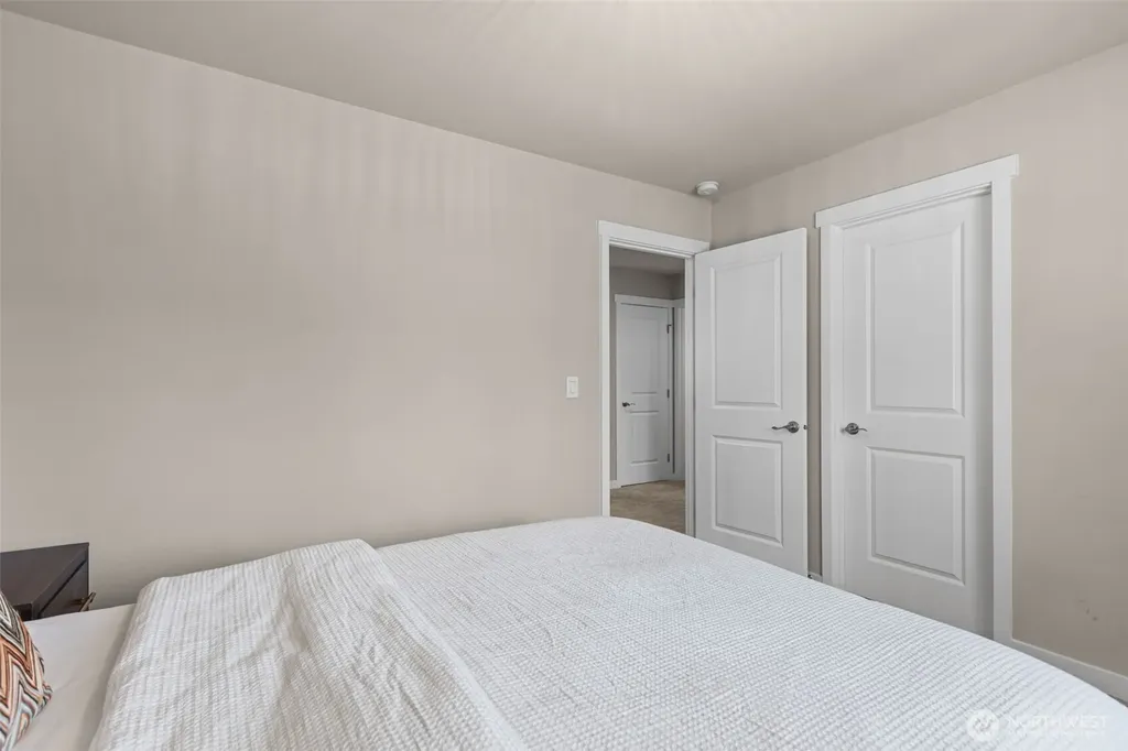 19042 123rd Avenue SE Renton WA 98058