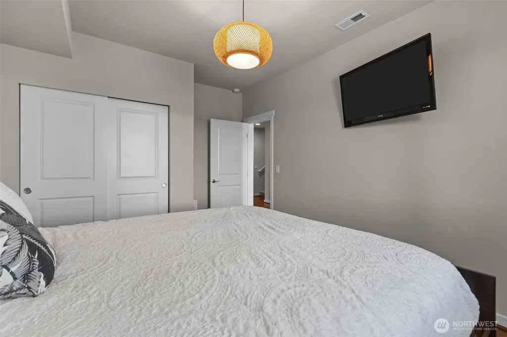 19042 123rd Avenue SE Renton WA 98058