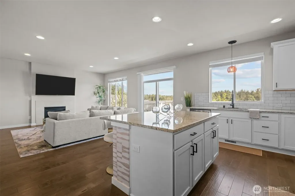 19042 123rd Avenue SE Renton WA 98058