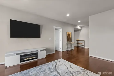 19042 123rd Avenue SE Renton WA 98058