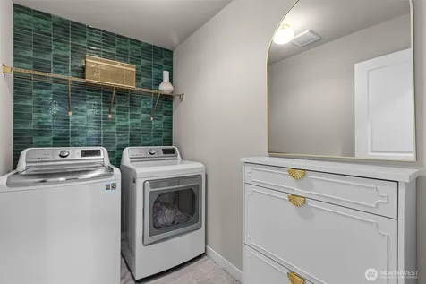19042 123rd Avenue SE Renton WA 98058