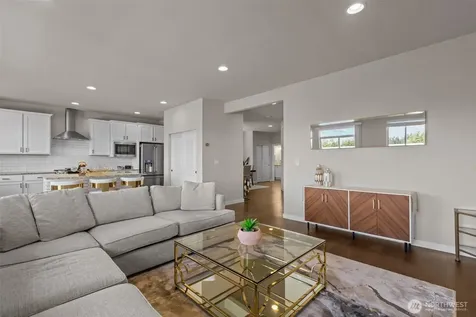 19042 123rd Avenue SE Renton WA 98058