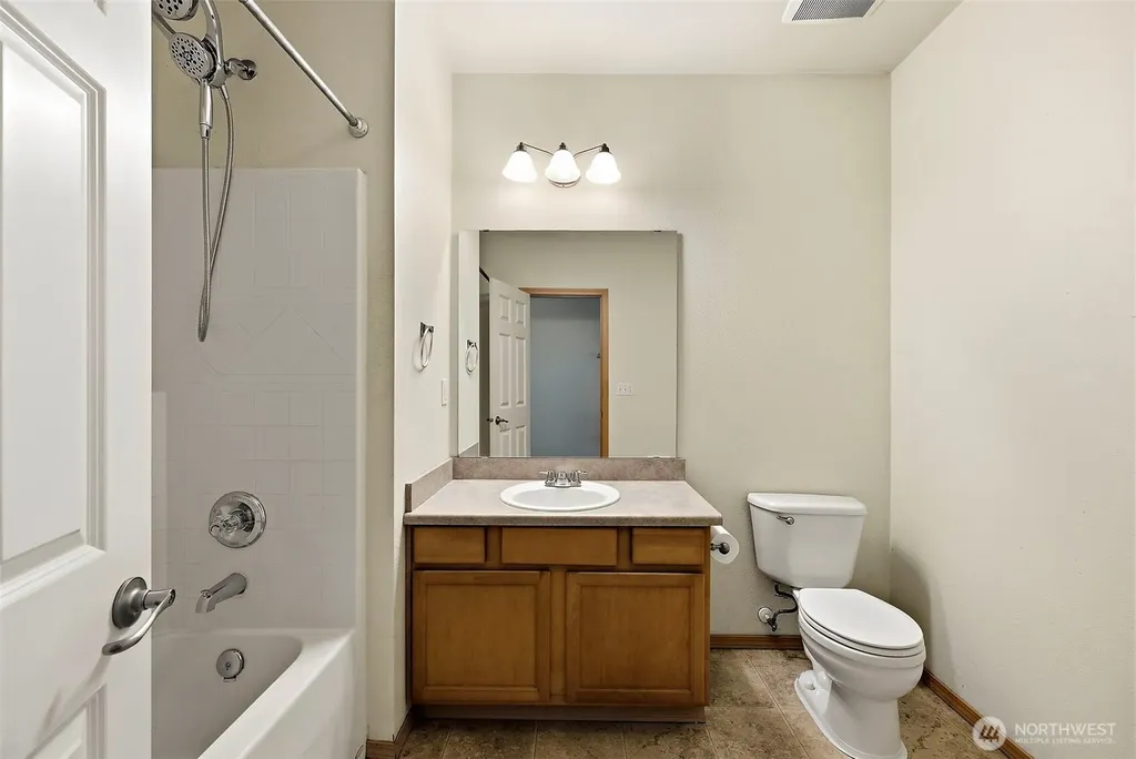 18615 101st Avenue Ct E Puyallup WA 98375