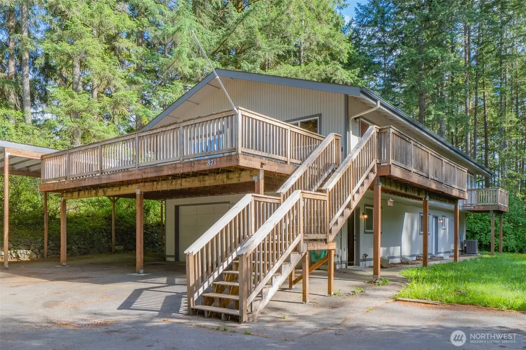 871 NE Larson Boulevard Belfair WA 98528