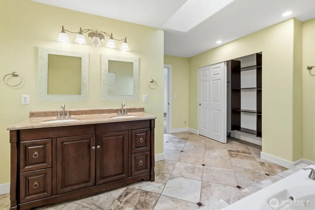 871 NE Larson Boulevard Belfair WA 98528