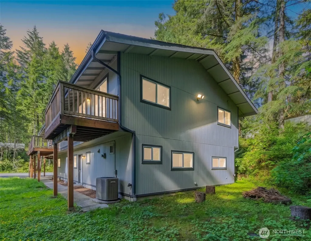 871 NE Larson Boulevard Belfair WA 98528