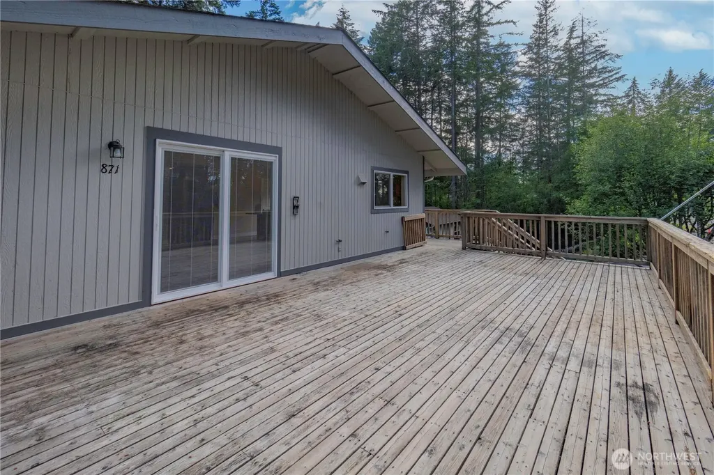 871 NE Larson Boulevard Belfair WA 98528