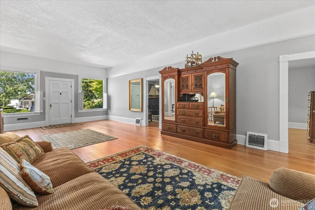 403 N Macleod Avenue Arlington WA 98223