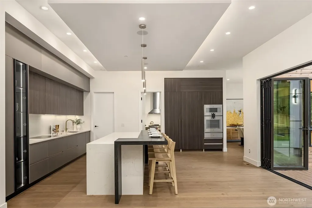 10656 Woodhaven Lane Bellevue WA 98004