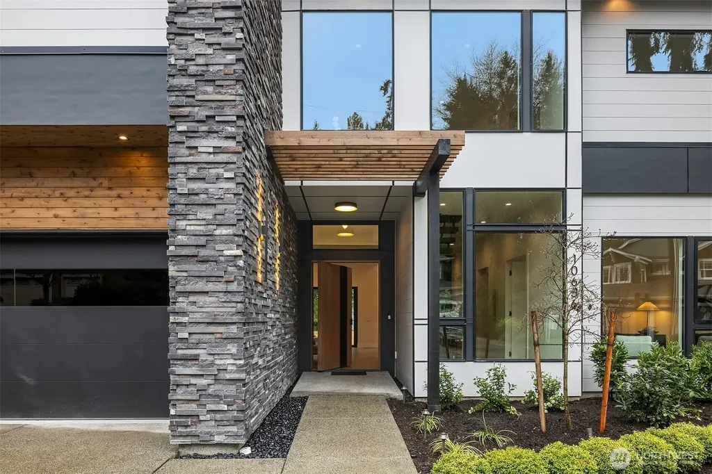 10656 Woodhaven Lane Bellevue WA 98004