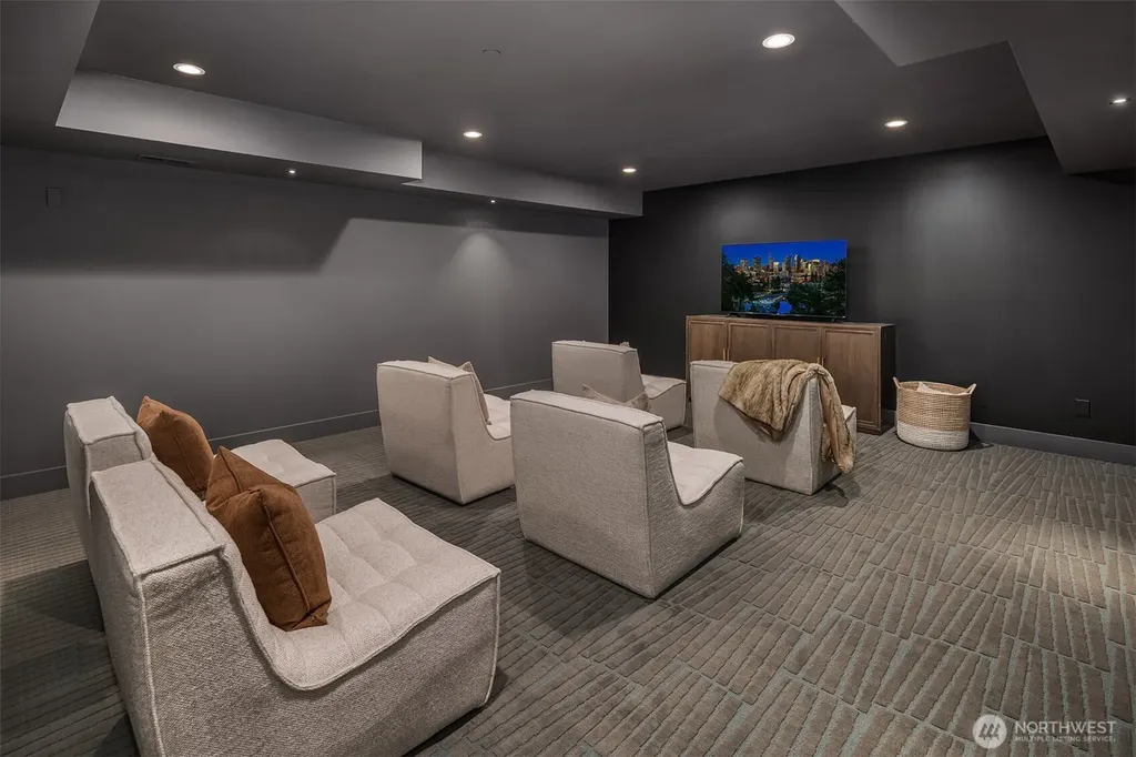 10656 Woodhaven Lane Bellevue WA 98004