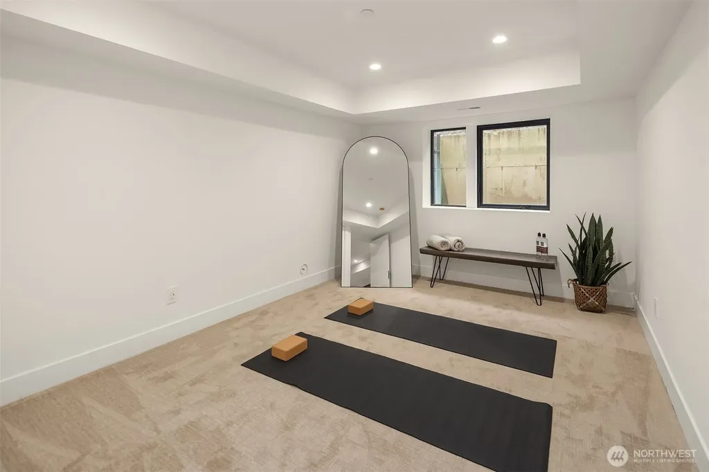 10656 Woodhaven Lane Bellevue WA 98004
