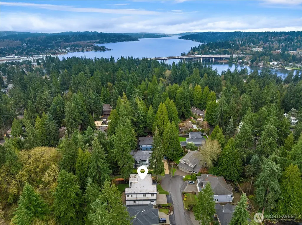 10656 Woodhaven Lane Bellevue WA 98004