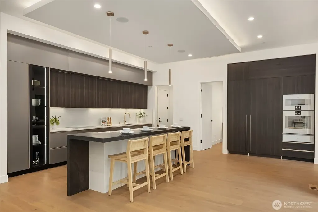 10656 Woodhaven Lane Bellevue WA 98004