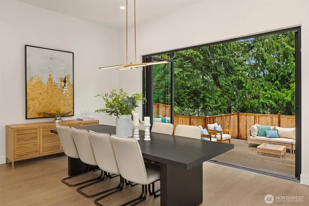 10656 Woodhaven Lane Bellevue WA 98004