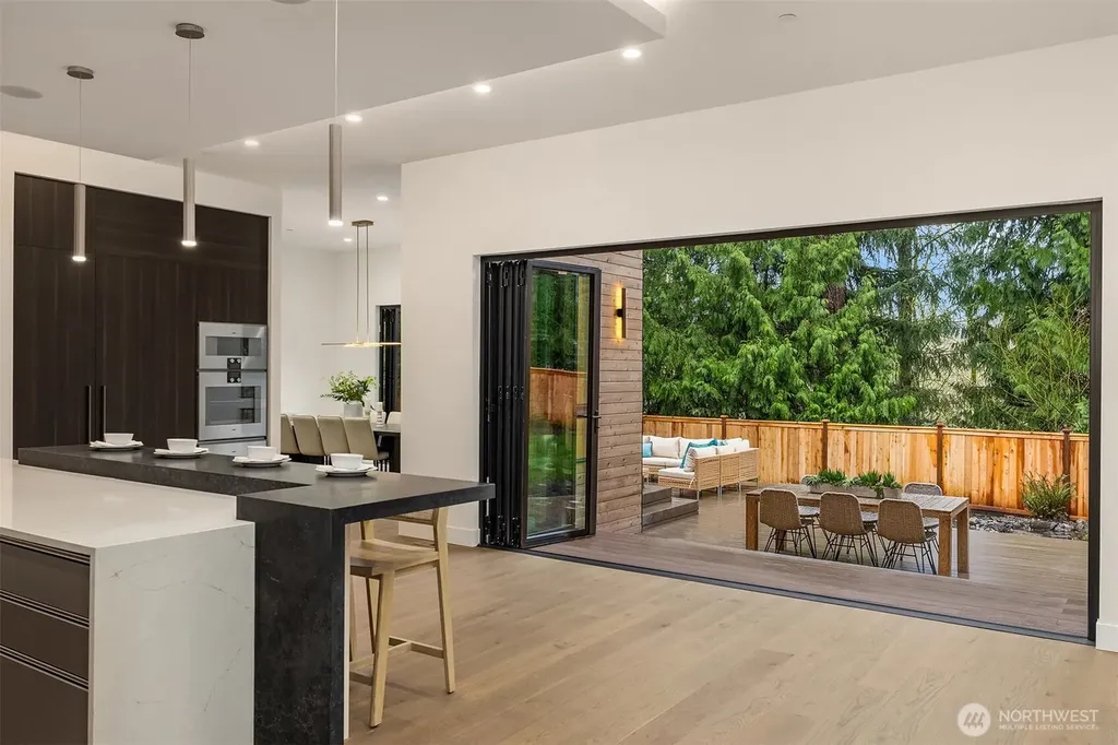 10656 Woodhaven Lane Bellevue WA 98004