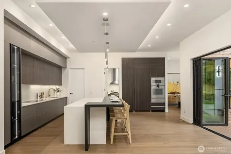 10656 Woodhaven Lane Bellevue WA 98004