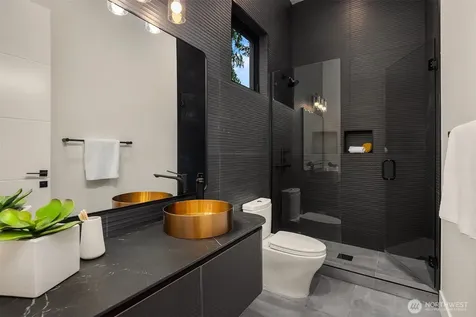 10656 Woodhaven Lane Bellevue WA 98004