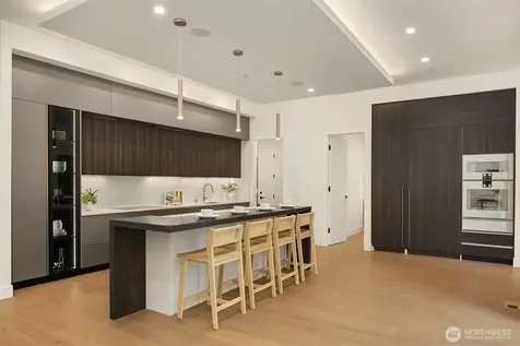 10656 Woodhaven Lane Bellevue WA 98004
