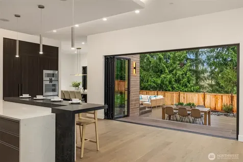 10656 Woodhaven Lane Bellevue WA 98004