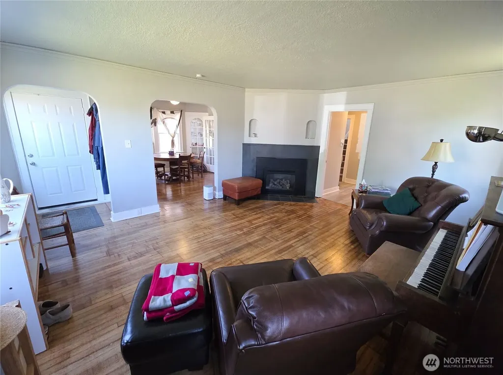 911 Alder Hoquiam WA 98550