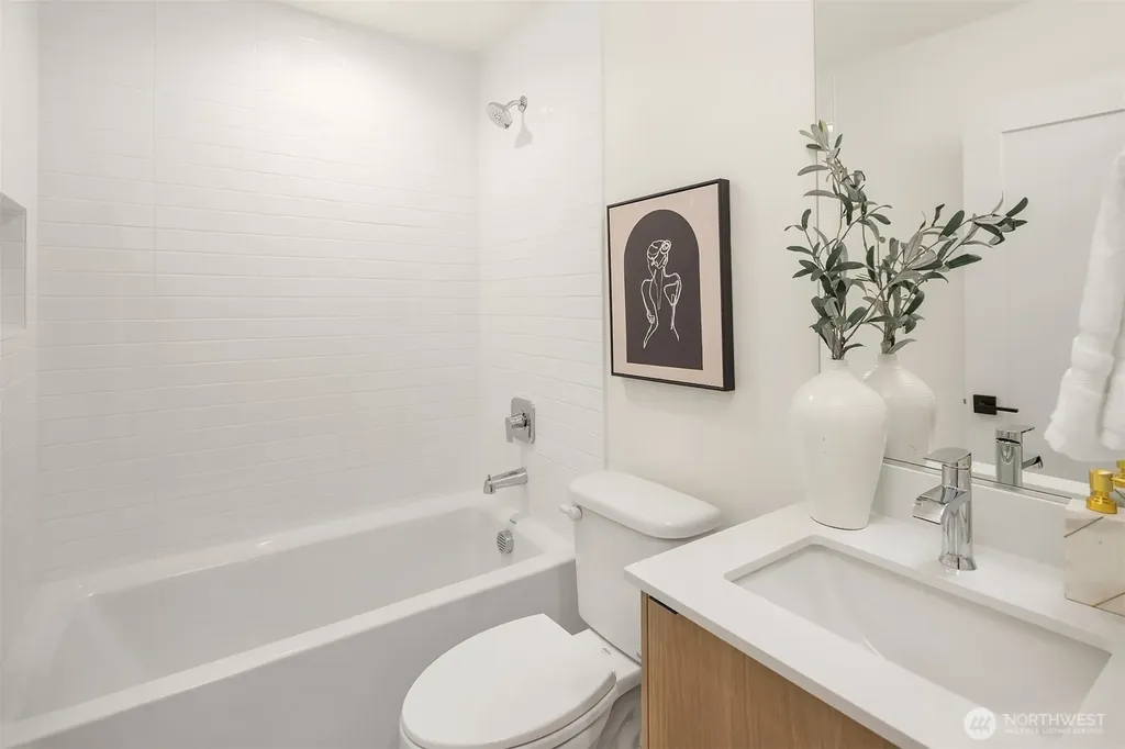 4418 1st Avenue NE Seattle WA 98105