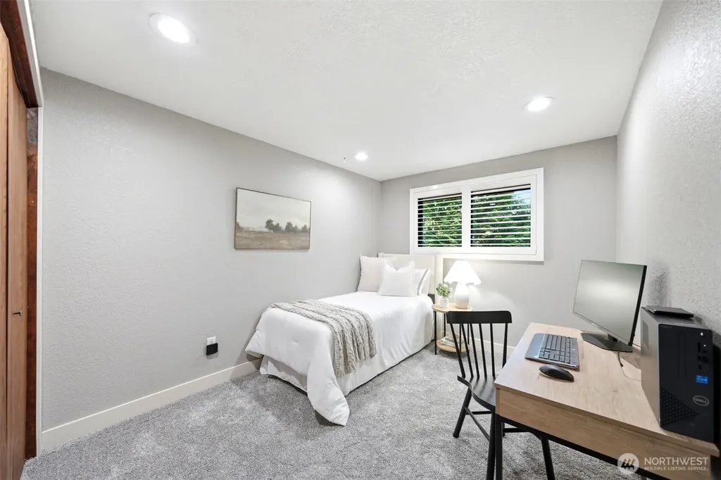 1526 S Lake Stickney Drive Lynnwood WA 98087