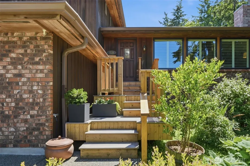 1526 S Lake Stickney Drive Lynnwood WA 98087
