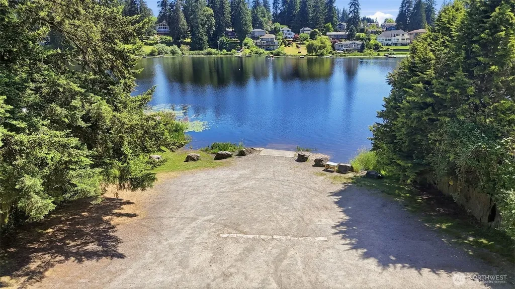 1526 S Lake Stickney Drive Lynnwood WA 98087