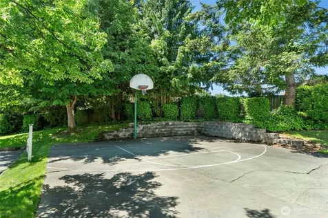 10030 Holly Drive Everett WA 98204