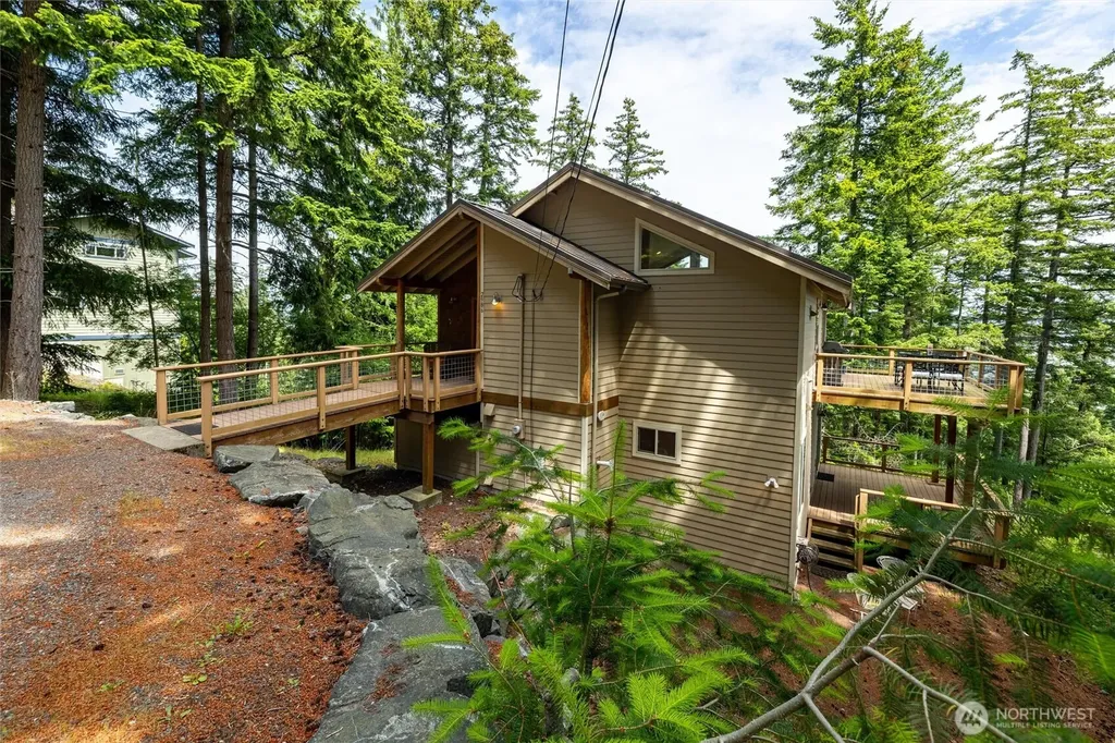 2986 Hales Passage Drive Lummi Island WA 98262