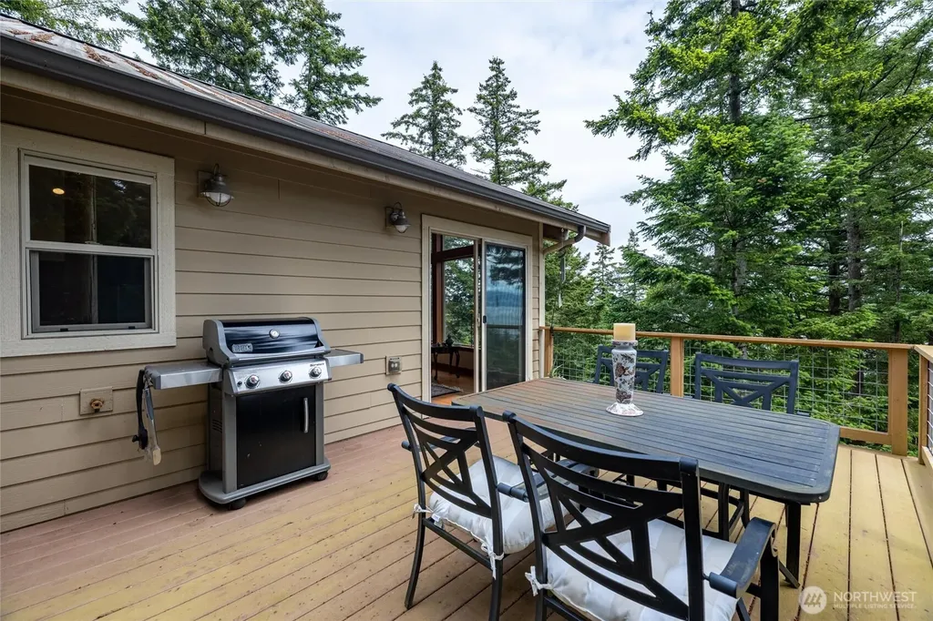 2986 Hales Passage Drive Lummi Island WA 98262