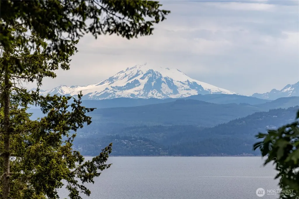 2986 Hales Passage Drive Lummi Island WA 98262