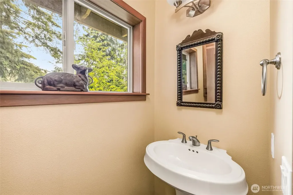 2986 Hales Passage Drive Lummi Island WA 98262