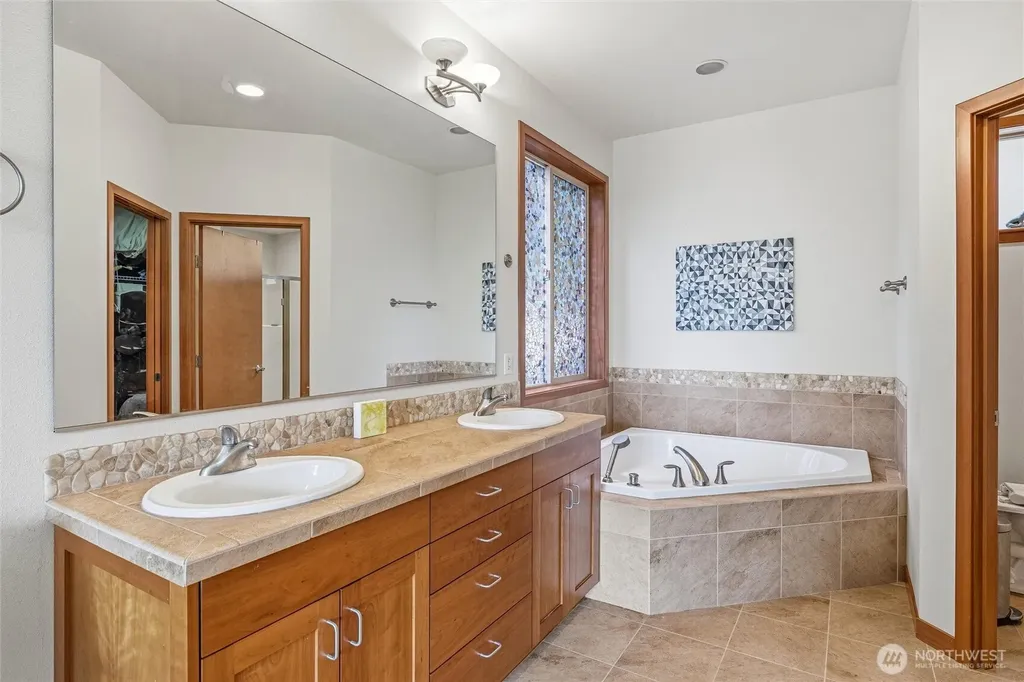 2986 Hales Passage Drive Lummi Island WA 98262