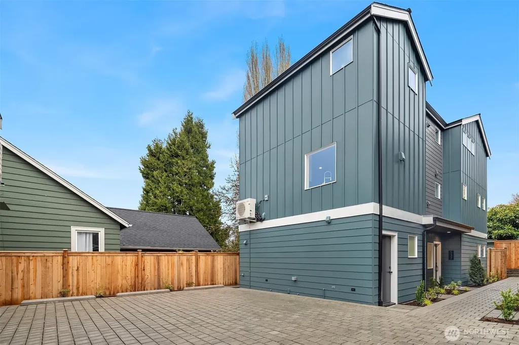 533 N 70th Street Seattle WA 98103