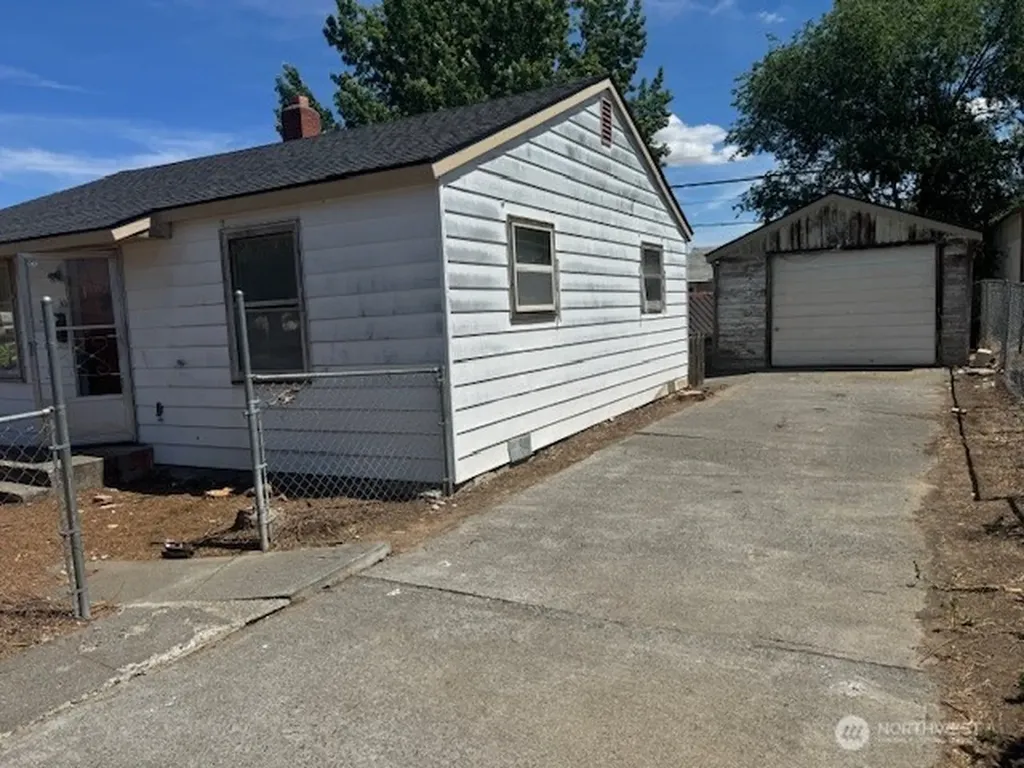 30 NE H Street Ephrata WA 98823