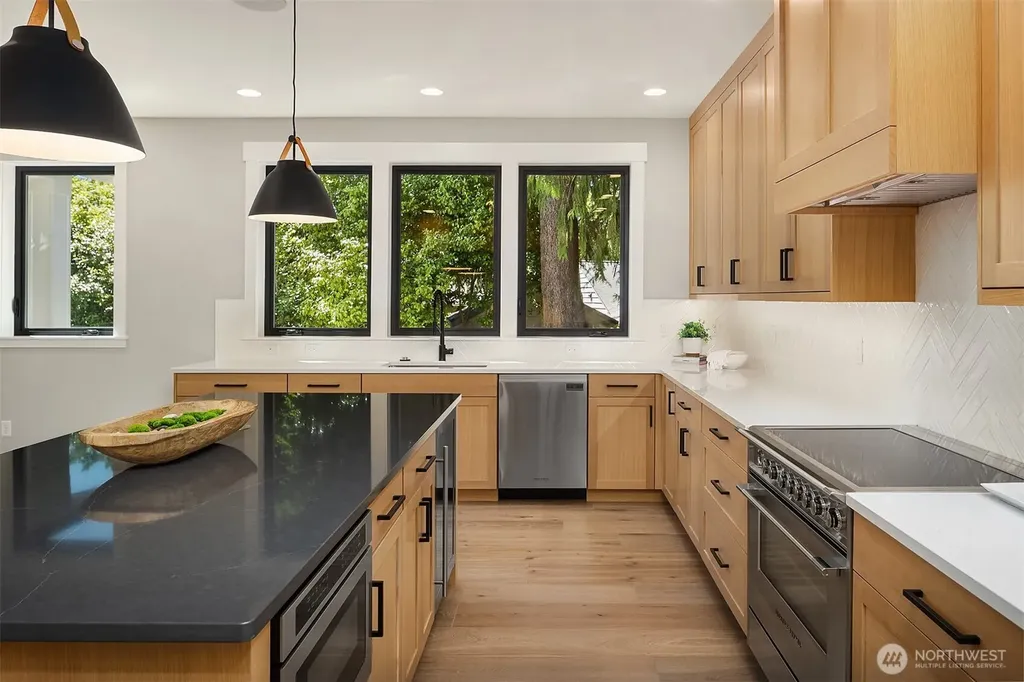 7321 48th Avenue NE Seattle WA 98115