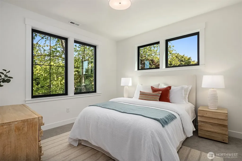 7321 48th Avenue NE Seattle WA 98115
