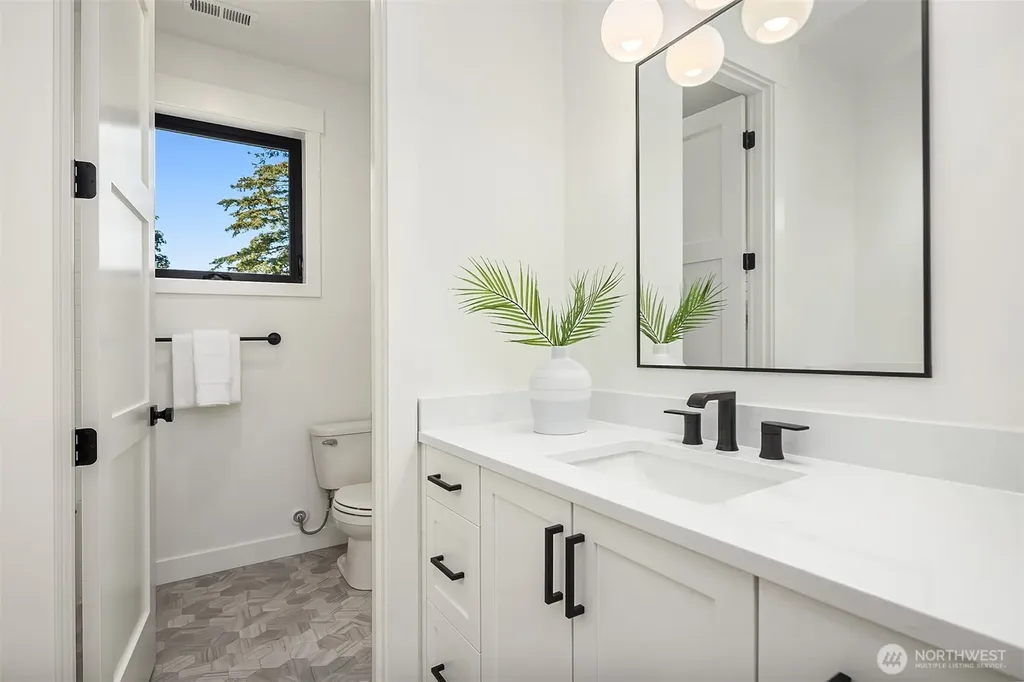 7321 48th Avenue NE Seattle WA 98115