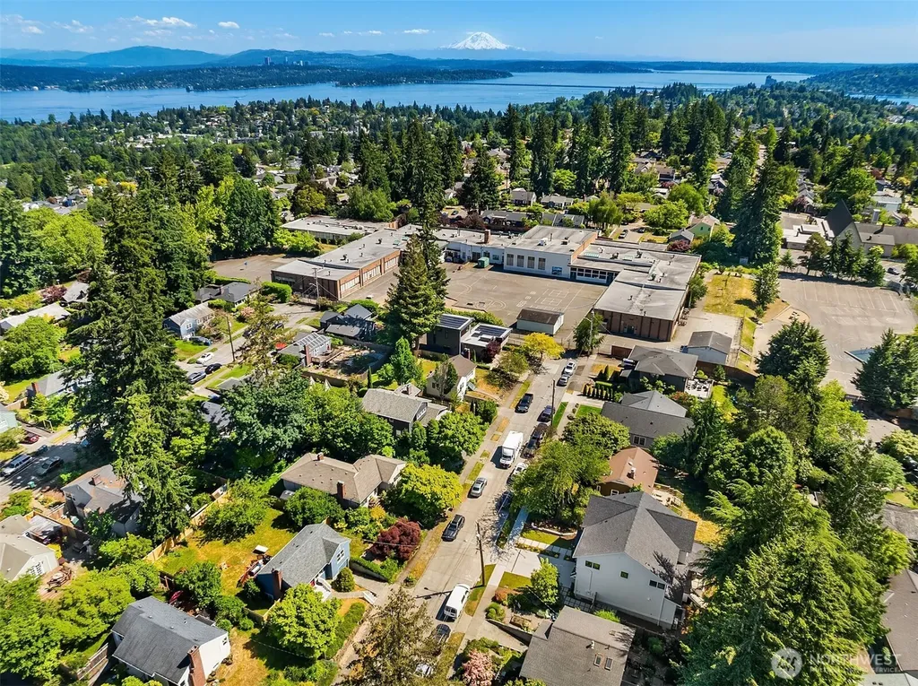 7321 48th Avenue NE Seattle WA 98115