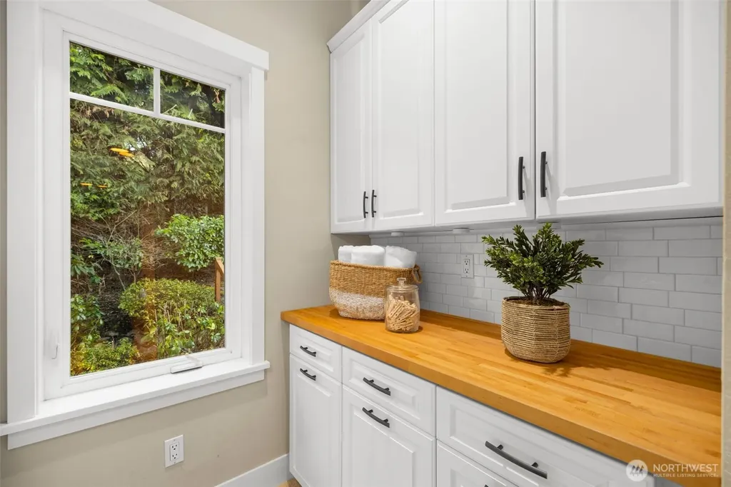 18021 SE 40th Place Bellevue WA 98008