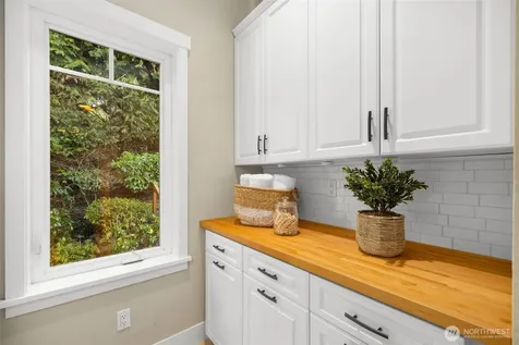 18021 SE 40th Place Bellevue WA 98008