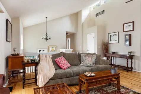 2415 E Cedar Hills Drive Mount Vernon WA 98274