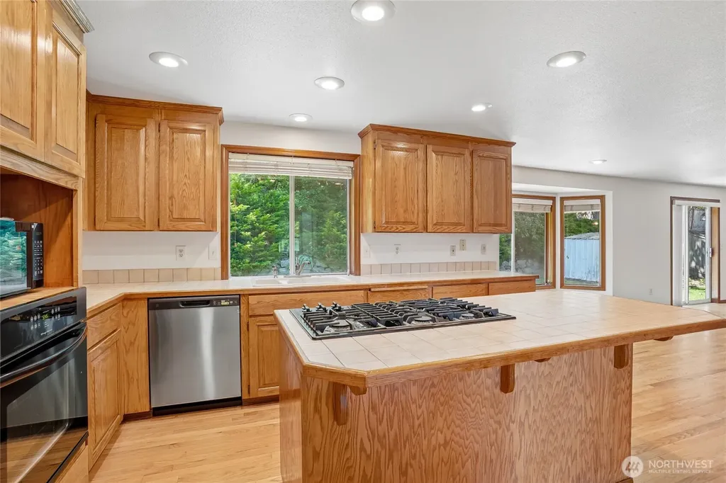 32745 47th Avenue SW Federal Way WA 98023