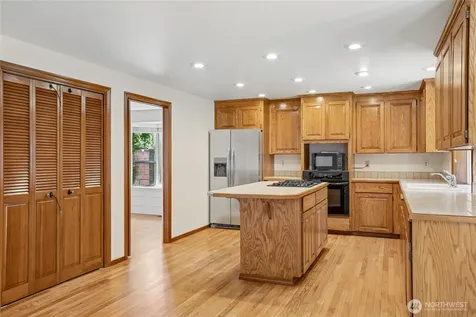 32745 47th Avenue SW Federal Way WA 98023