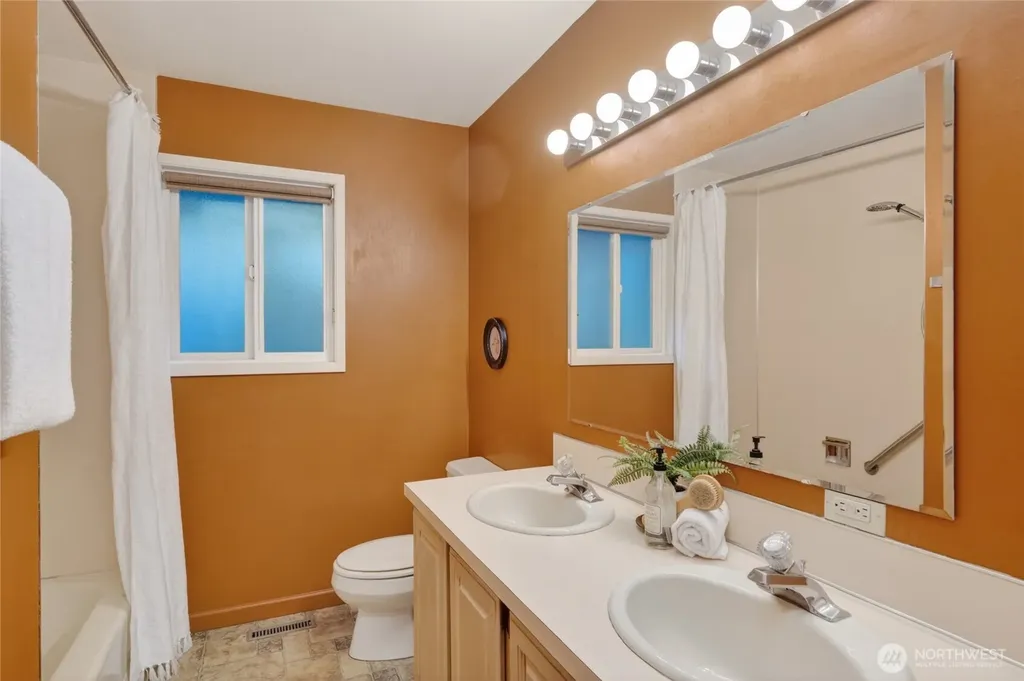 224 Forest Lane Bellingham WA 98225